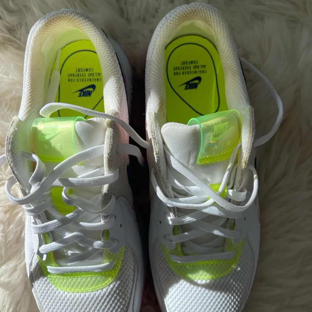 Nike women White and Neon Yellow Sneakers - Picture 5 of 6